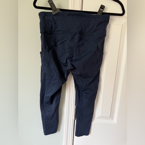 Lululemon Women’s 8 Fast and Free Crop 19” Navy Blue - Picture 2 of 3